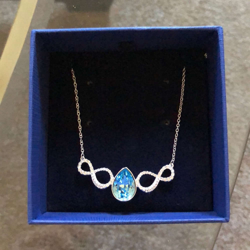 SWARVOSKI afire necklace